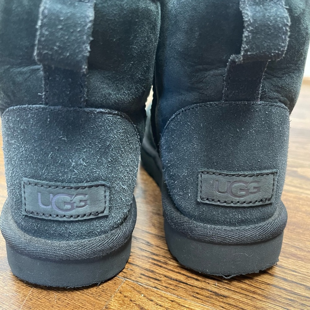 UGG Mini Boots 7 - Picture 3 of 10